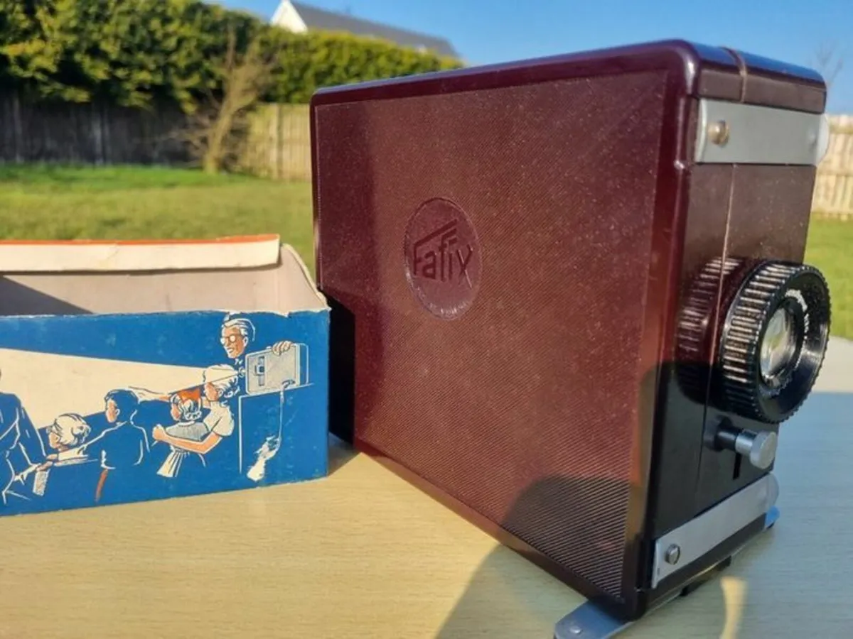 1950's Fafix II Bakelite bodied slide projector - Image 1