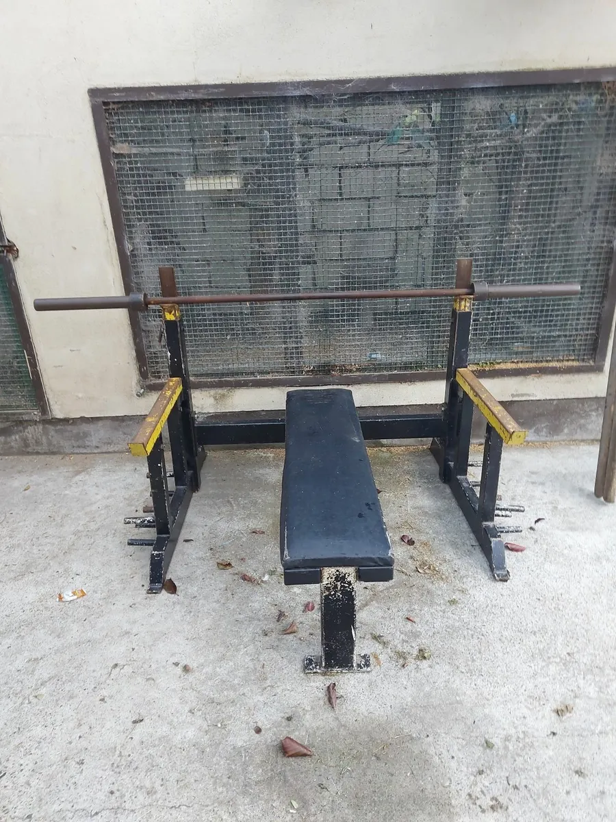 Weight bench and bar - Image 2