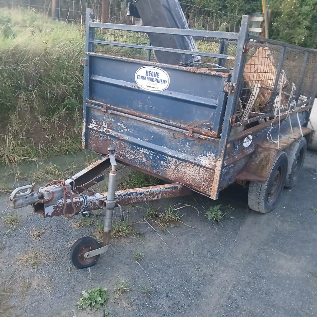 Cheap double axle trailer ,ramp and mesh sides - Image 1