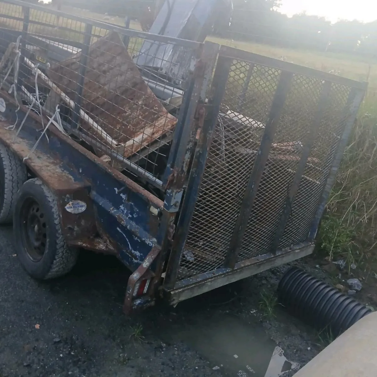 Cheap double axle trailer ,ramp and mesh sides - Image 2