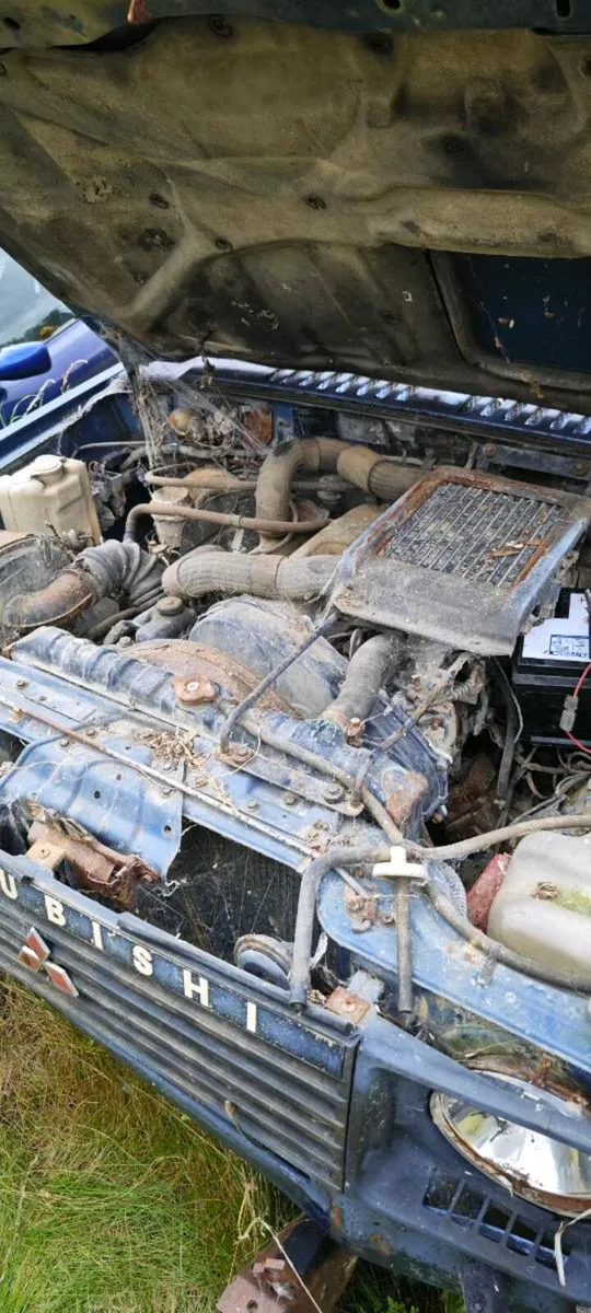 Pajero parts car - Image 3
