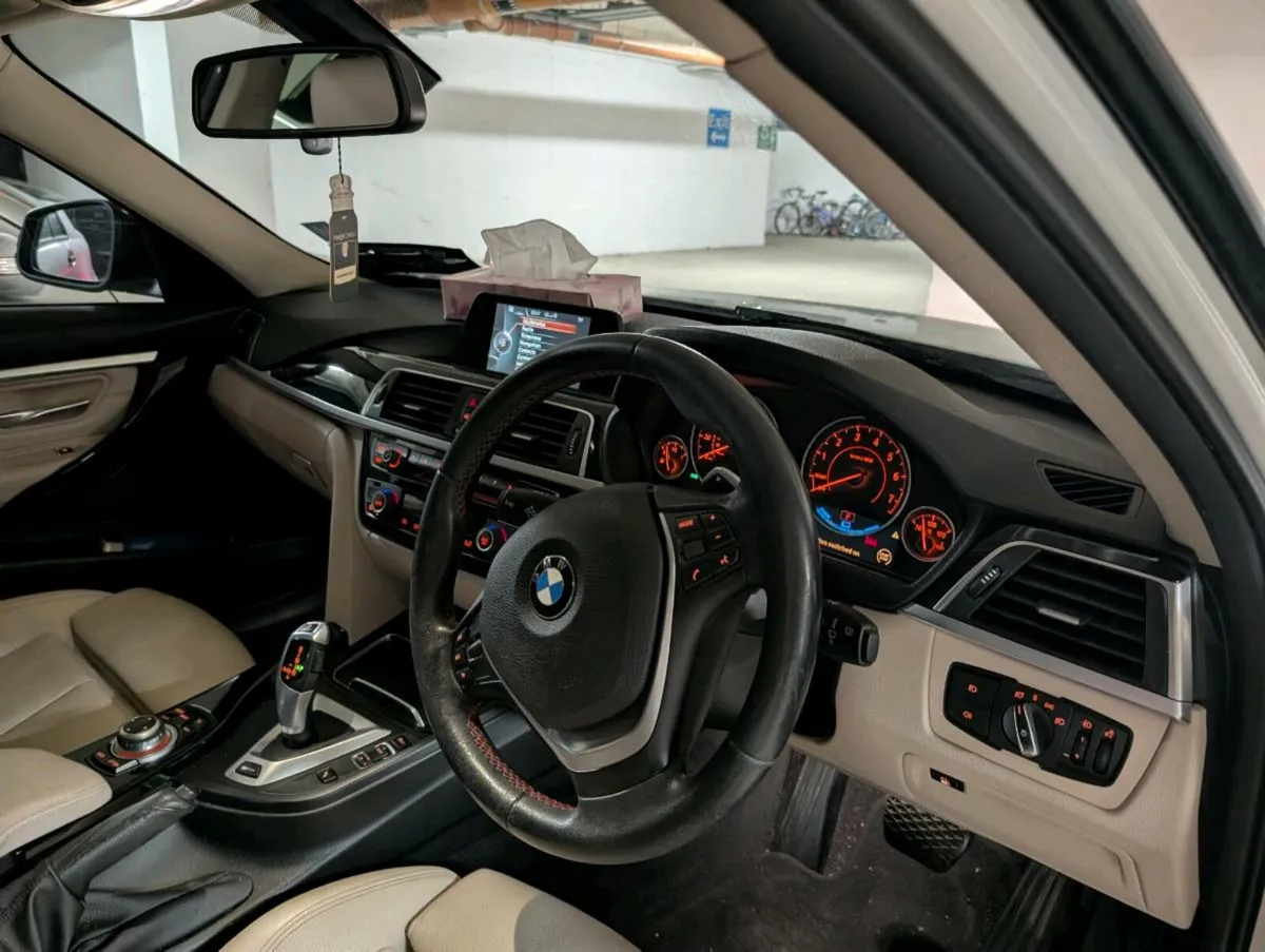 BMW 330e 2017 - NCT May 2027 - Image 4