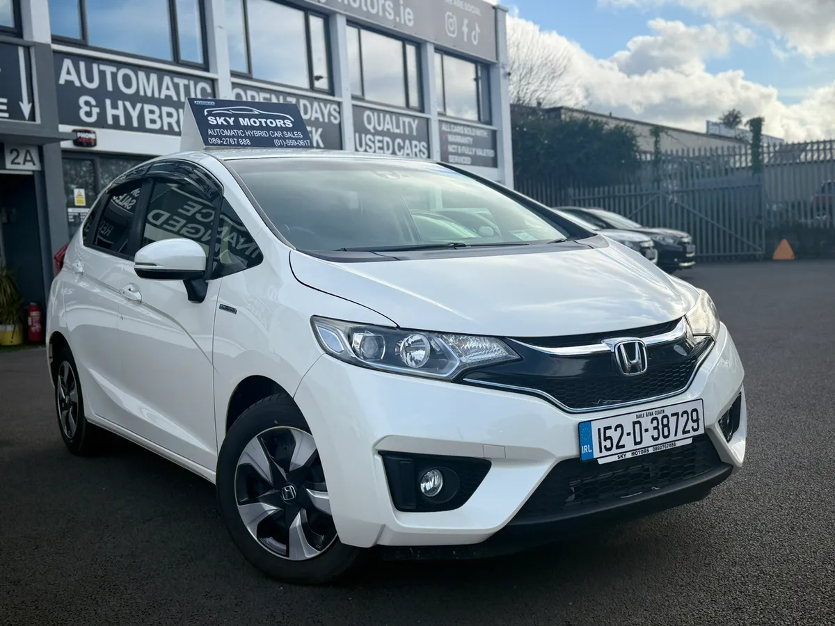 2015 Honda Fit 1.5 Hybrid auto Top Specs - Image 1