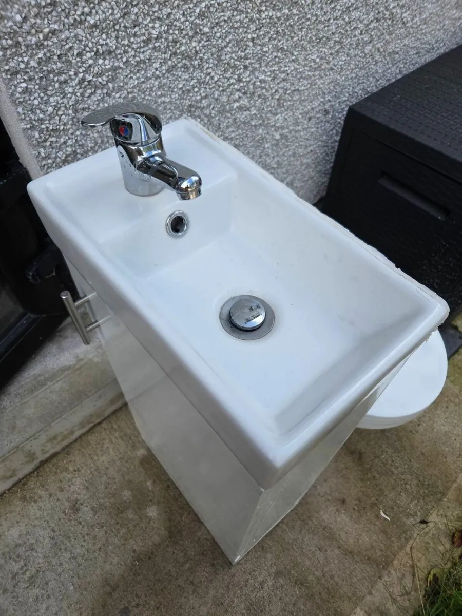 Vanity Unit & Basin - Image 3