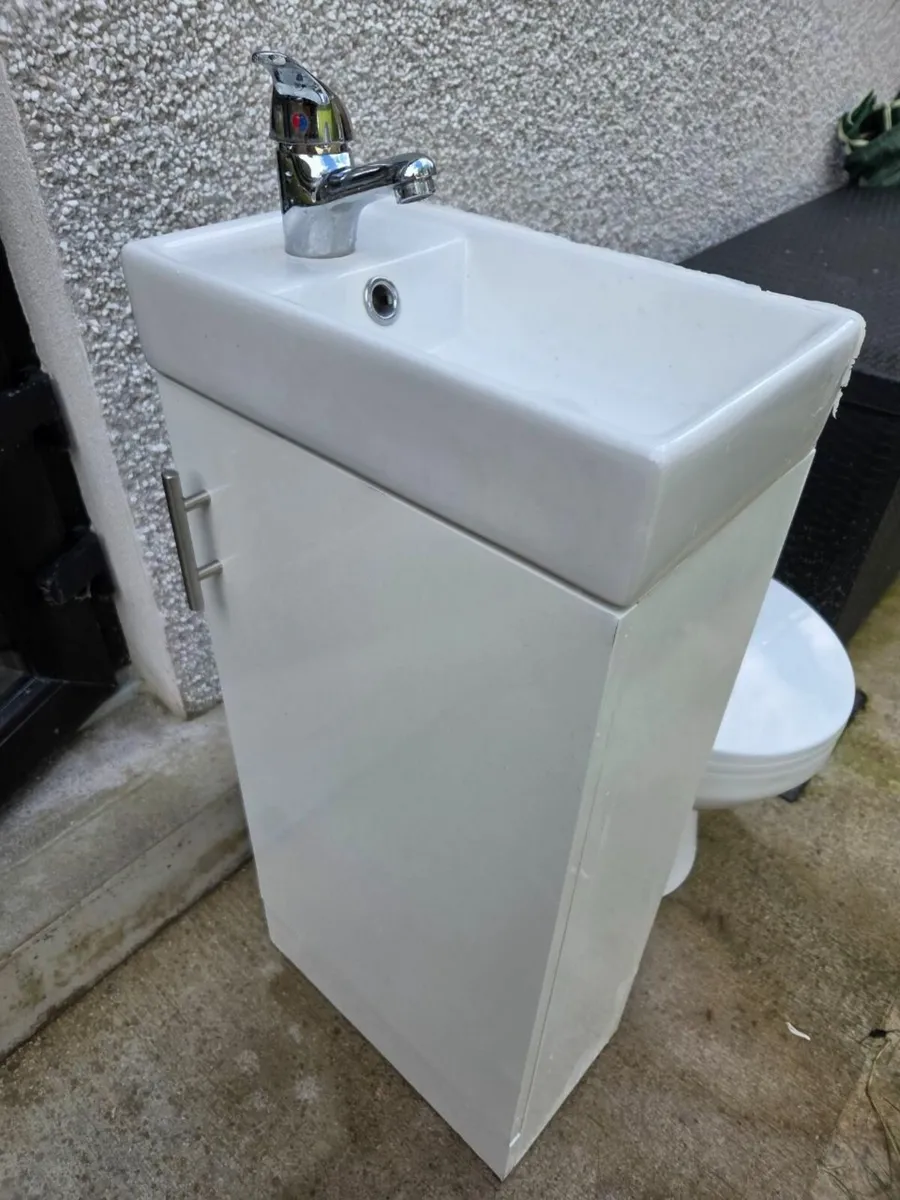 Vanity Unit & Basin - Image 4