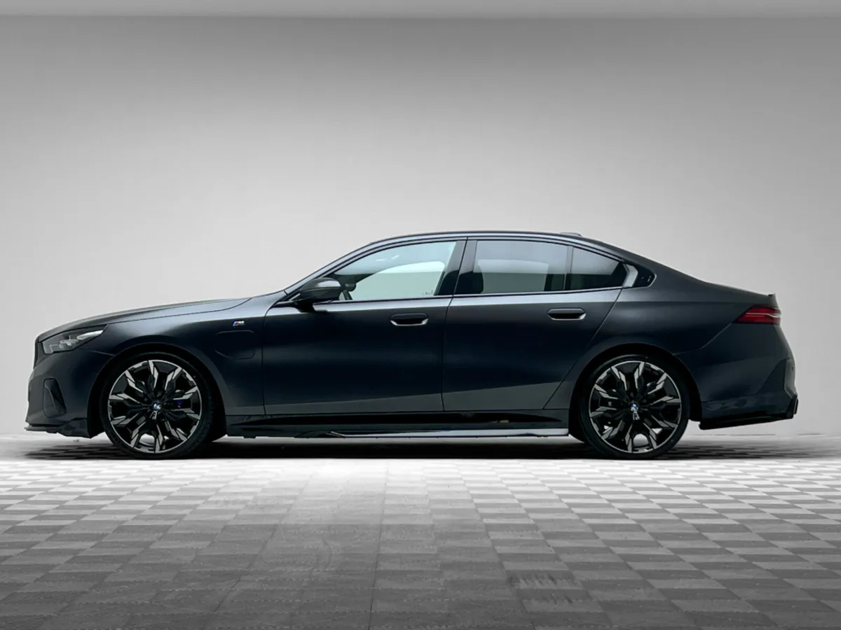 BMW 5-Series 530E M SPORT - Image 4