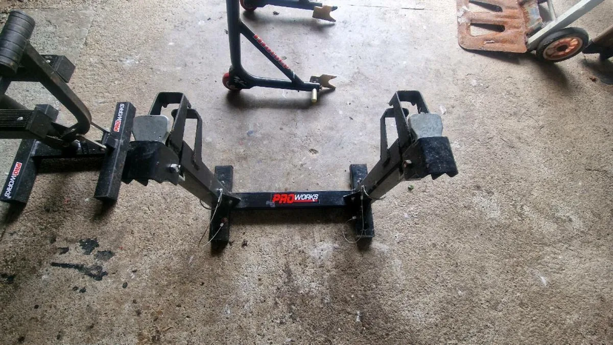 Stands and dolly - Image 1