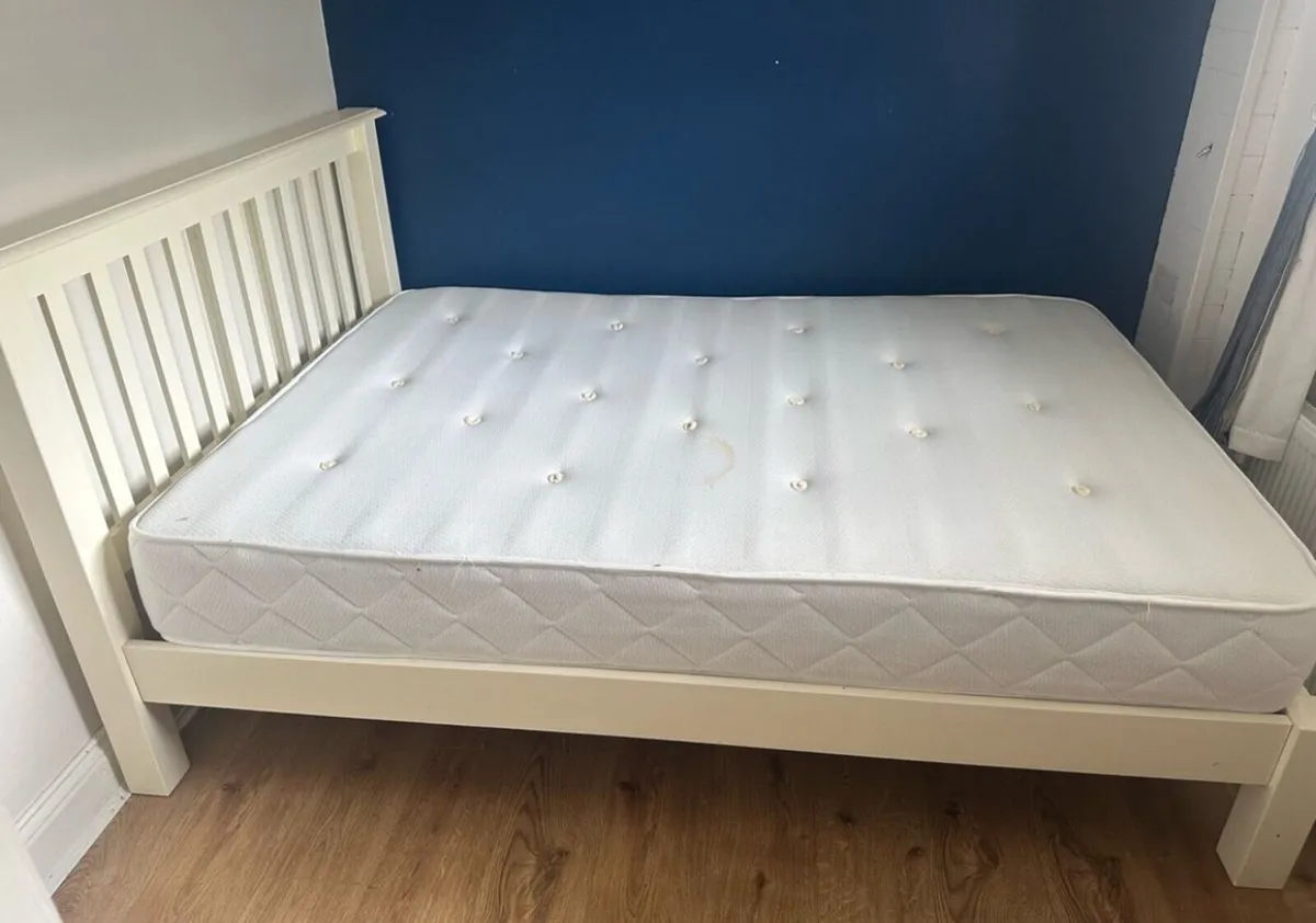 As New - Stunning White 4 Ft 6” Double Bed Frame - Image 2