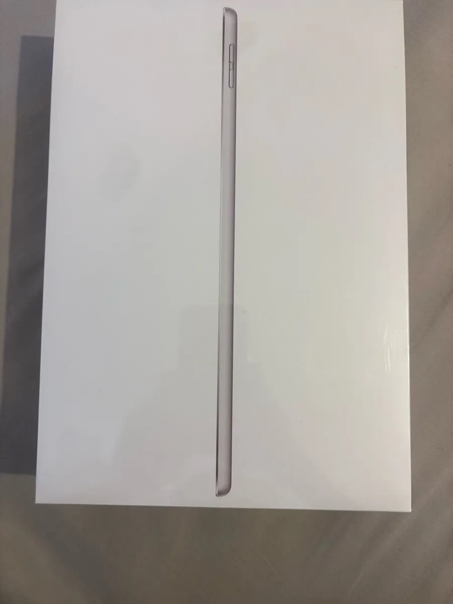 Apple IPad 9th Gen 2021 64 GB silver Brand new - Image 1