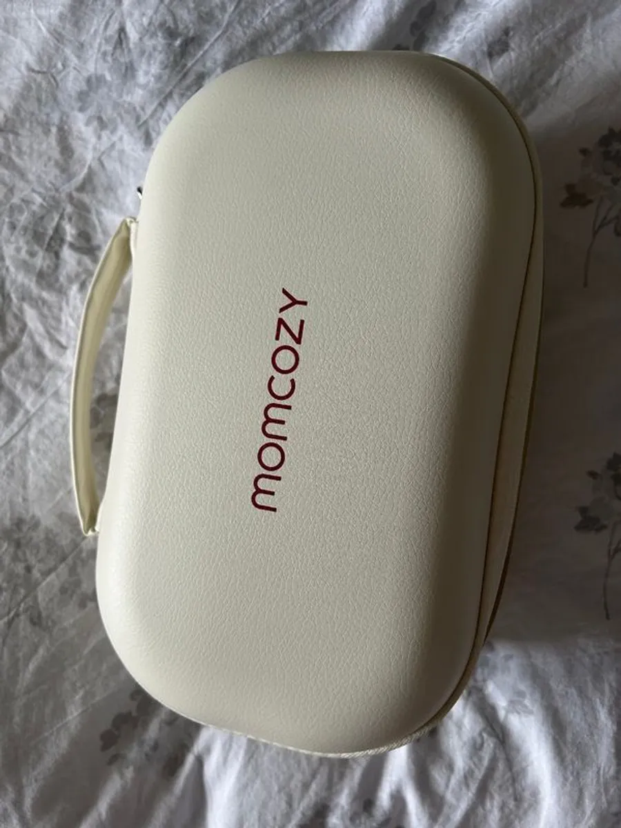 Momcozy Dual Breast Pump & Storage bags - Image 1