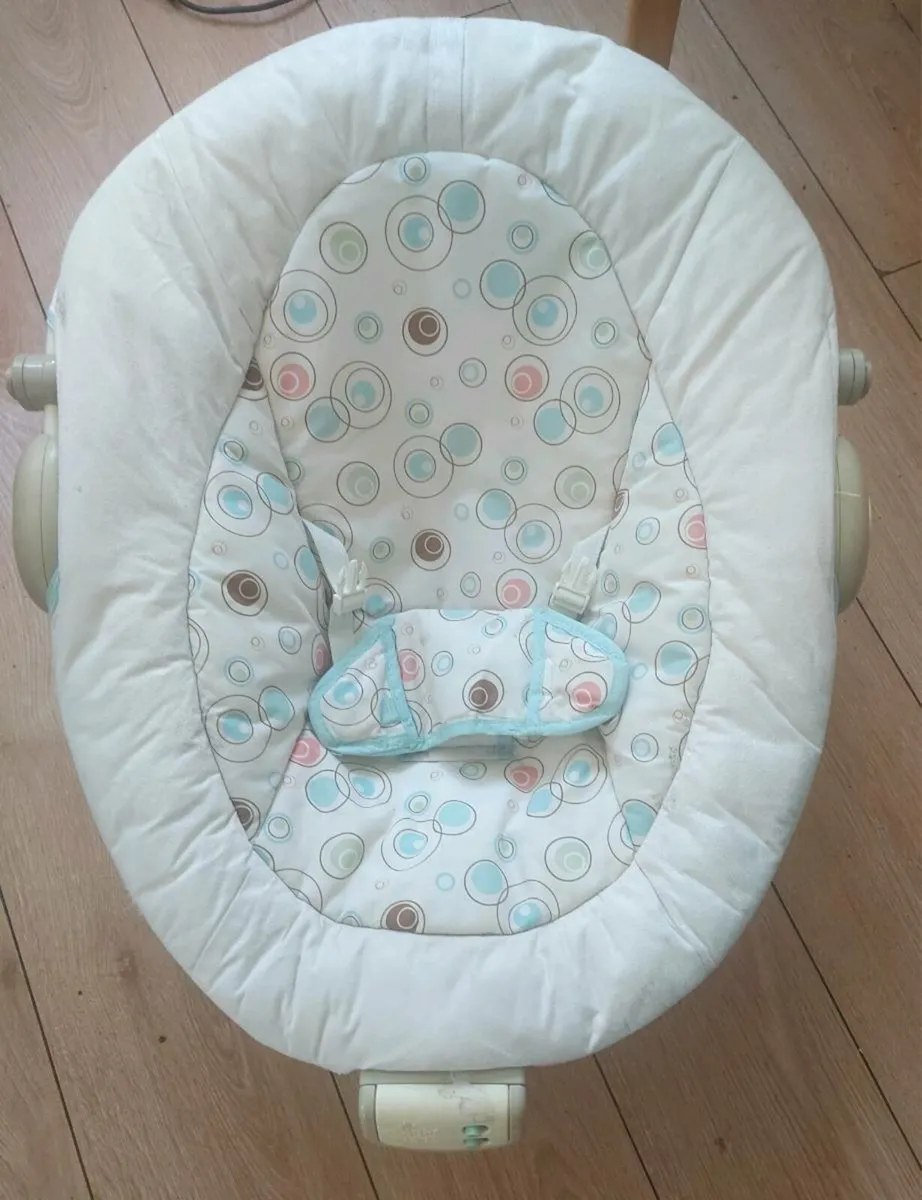 Fisher price musical bouncer - Image 1