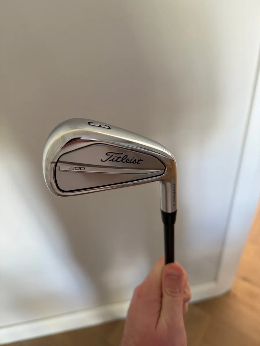 Titleist T200 Driving Iron - Image 1