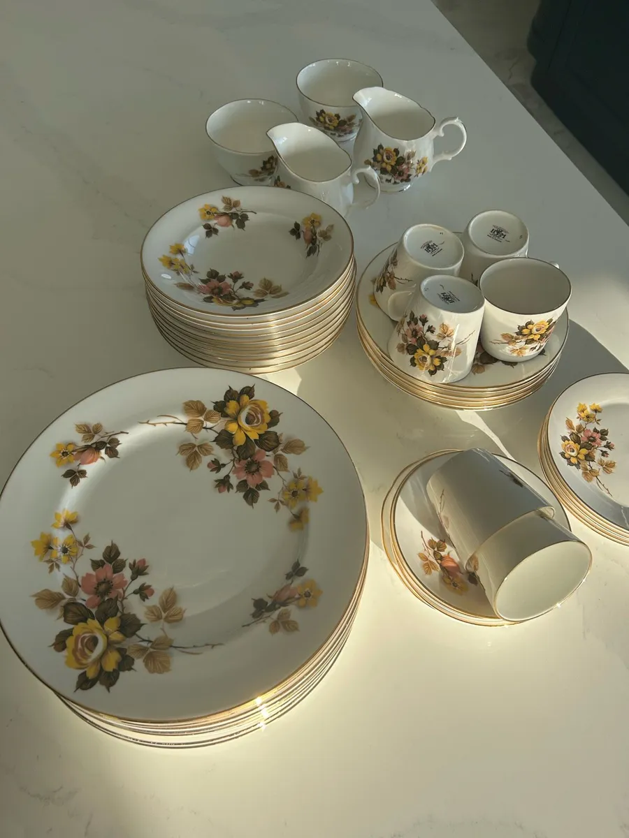 Sutherland Dinner and tea service - Image 1