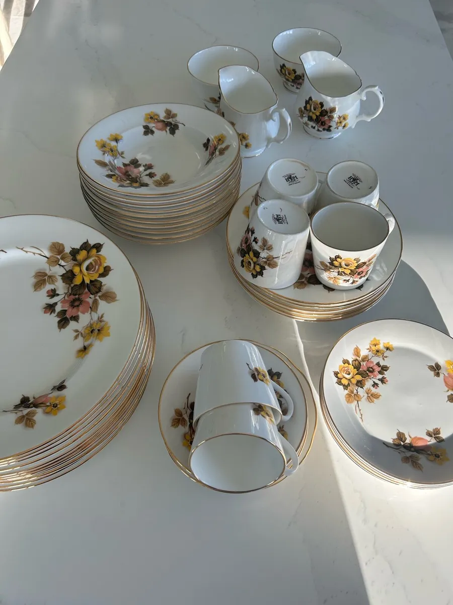 Sutherland Dinner and tea service - Image 3