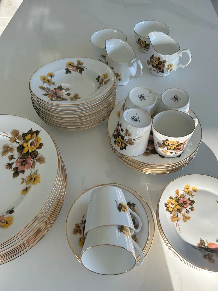 Sutherland Dinner and tea service - Image 4