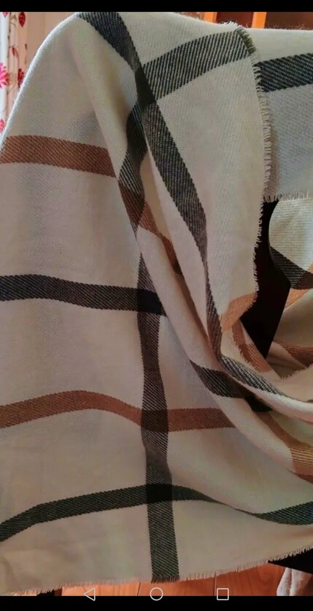 Large shawl - Image 1