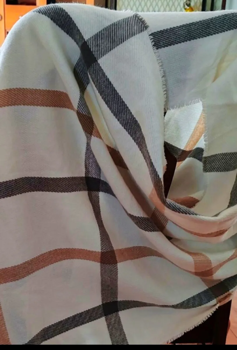Large shawl - Image 3
