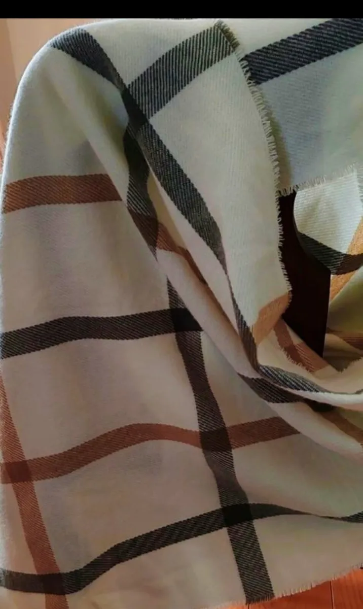 Large shawl - Image 4