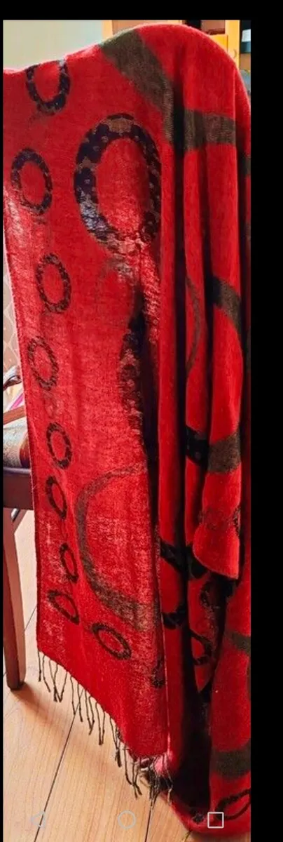 Large scarf - Image 1