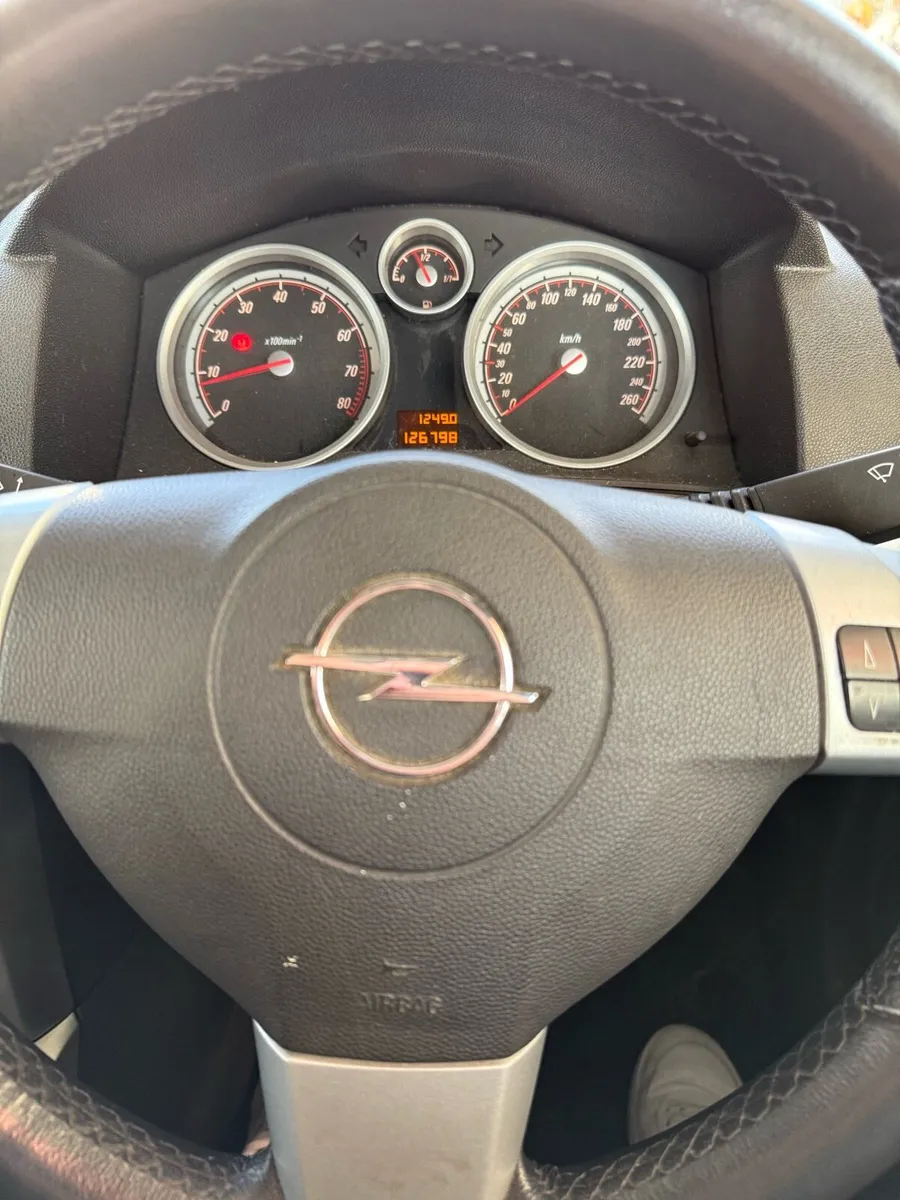 Opel Astra 2008 - Image 2