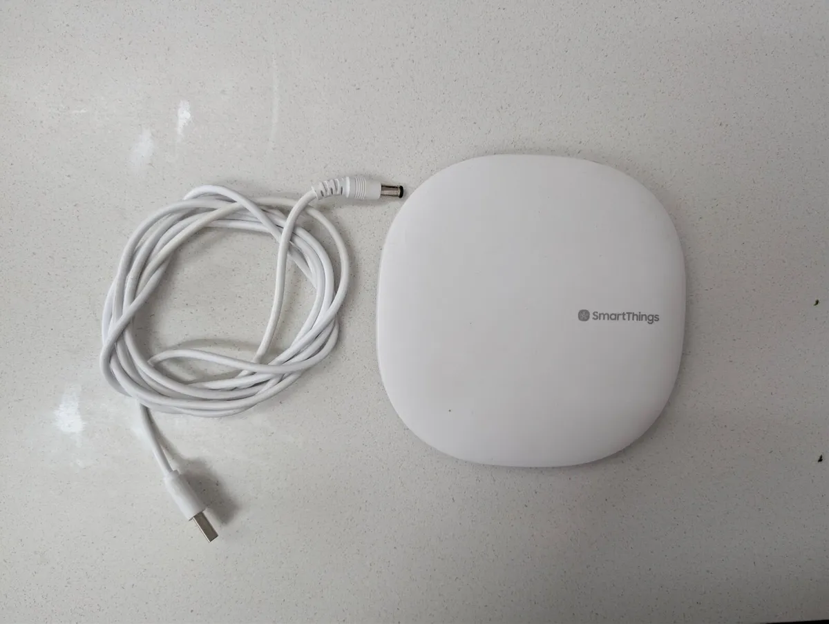 Samsung SmartThings Hub - Image 1