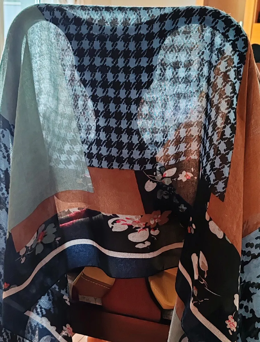 Large shawl /  wrap - Image 2