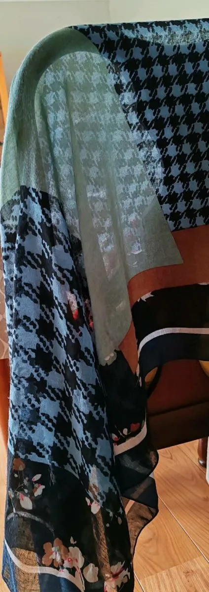Large shawl /  wrap - Image 3