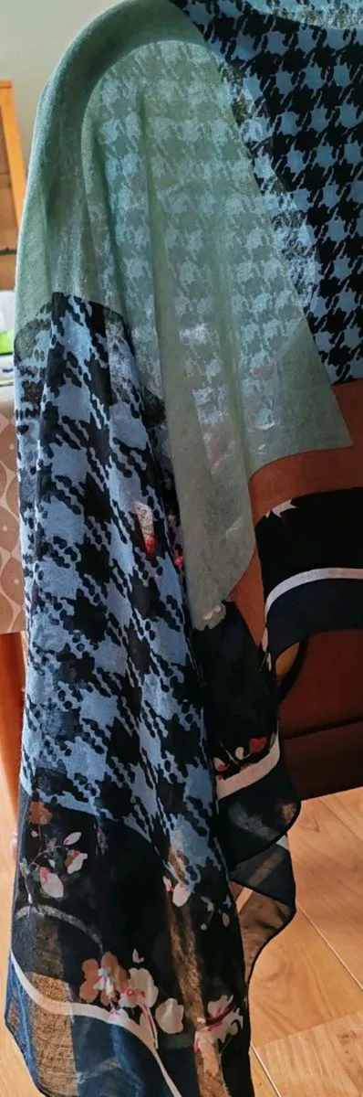 Large shawl /  wrap - Image 4