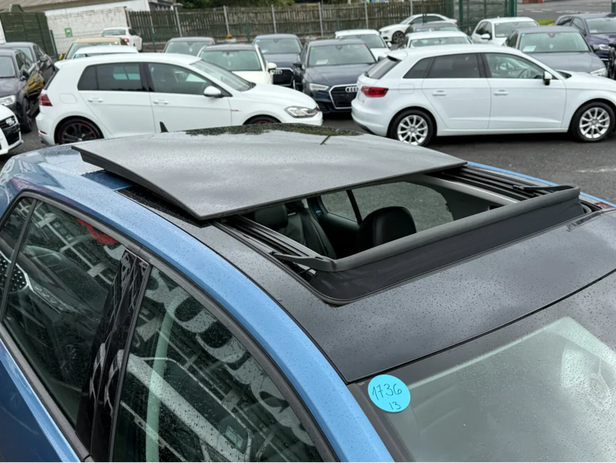 Volkswagen Golf 132 //  SUN ROOF //  FULL LEATHER - Image 4