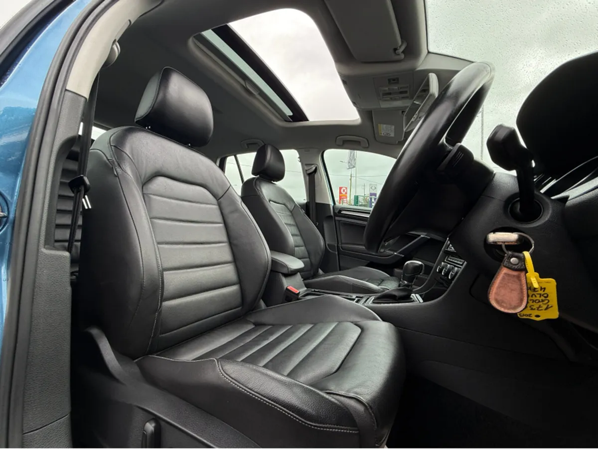 Volkswagen Golf (132 REG 1.4 TSI FULL PAN SUNROOF - Image 4