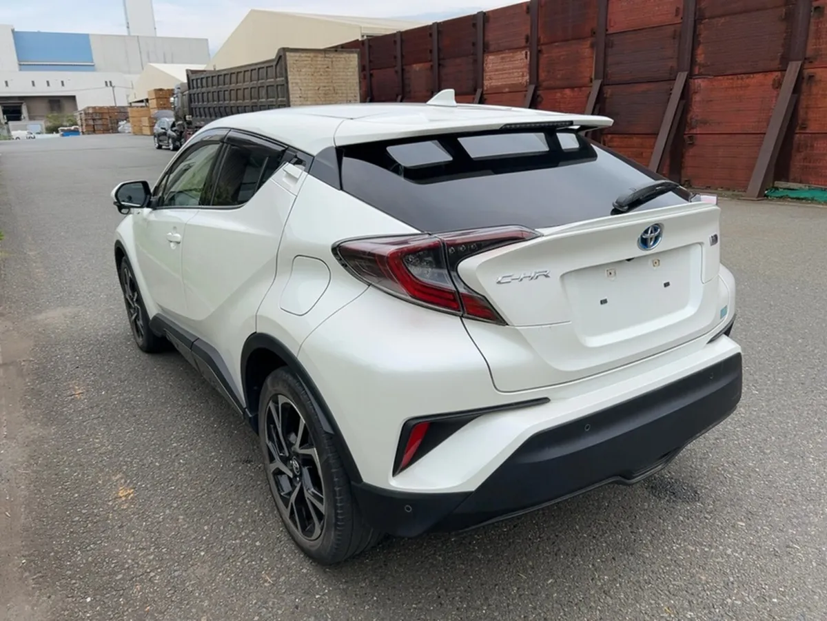 Toyota C-HR LUNA SPORT HYBRID 5DR AUTOMATIC - Image 2