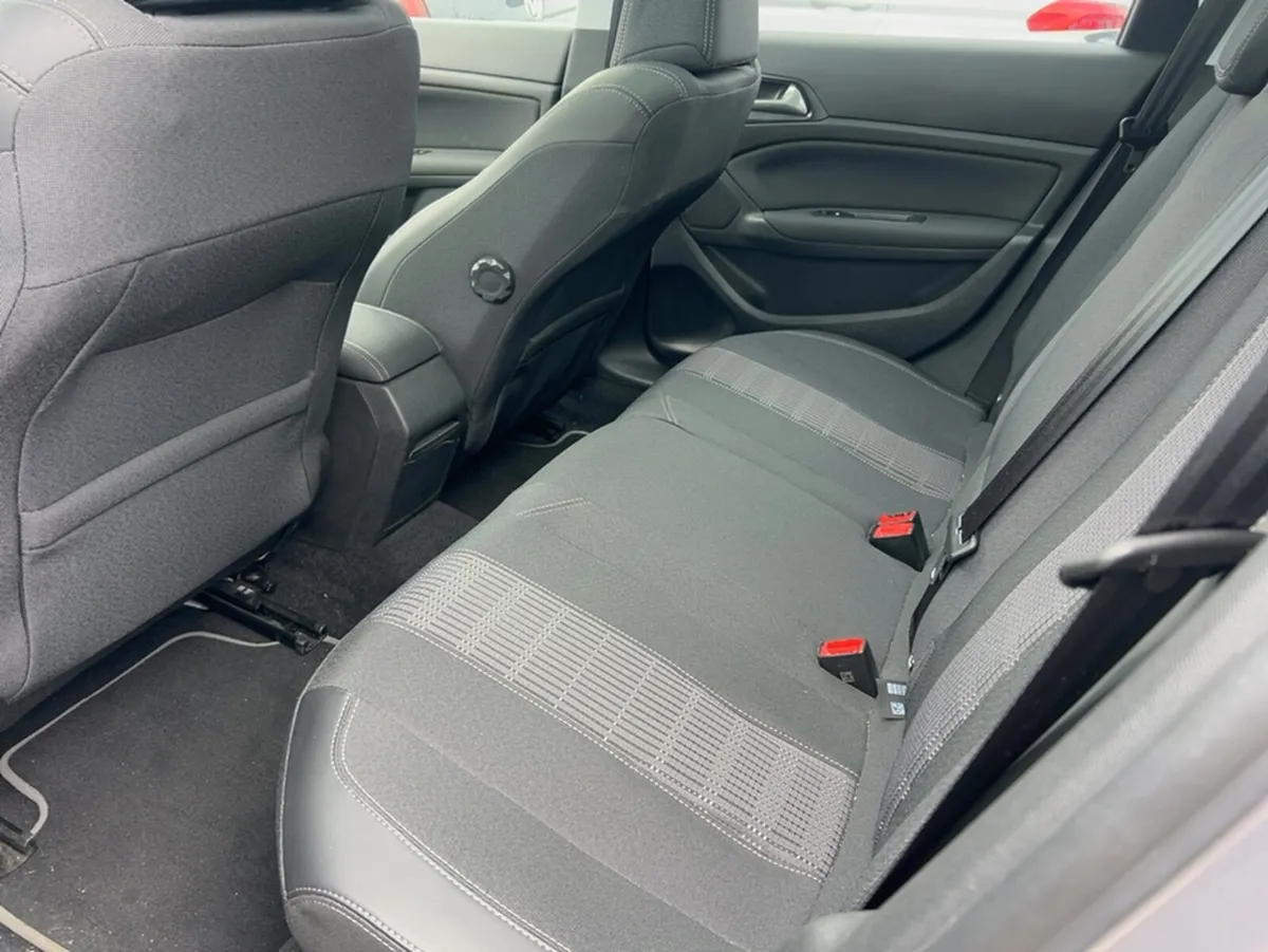 Peugeot 308 308 SW ALLURE 1.6  DIESEL 5DR AUTOMATI - Image 4