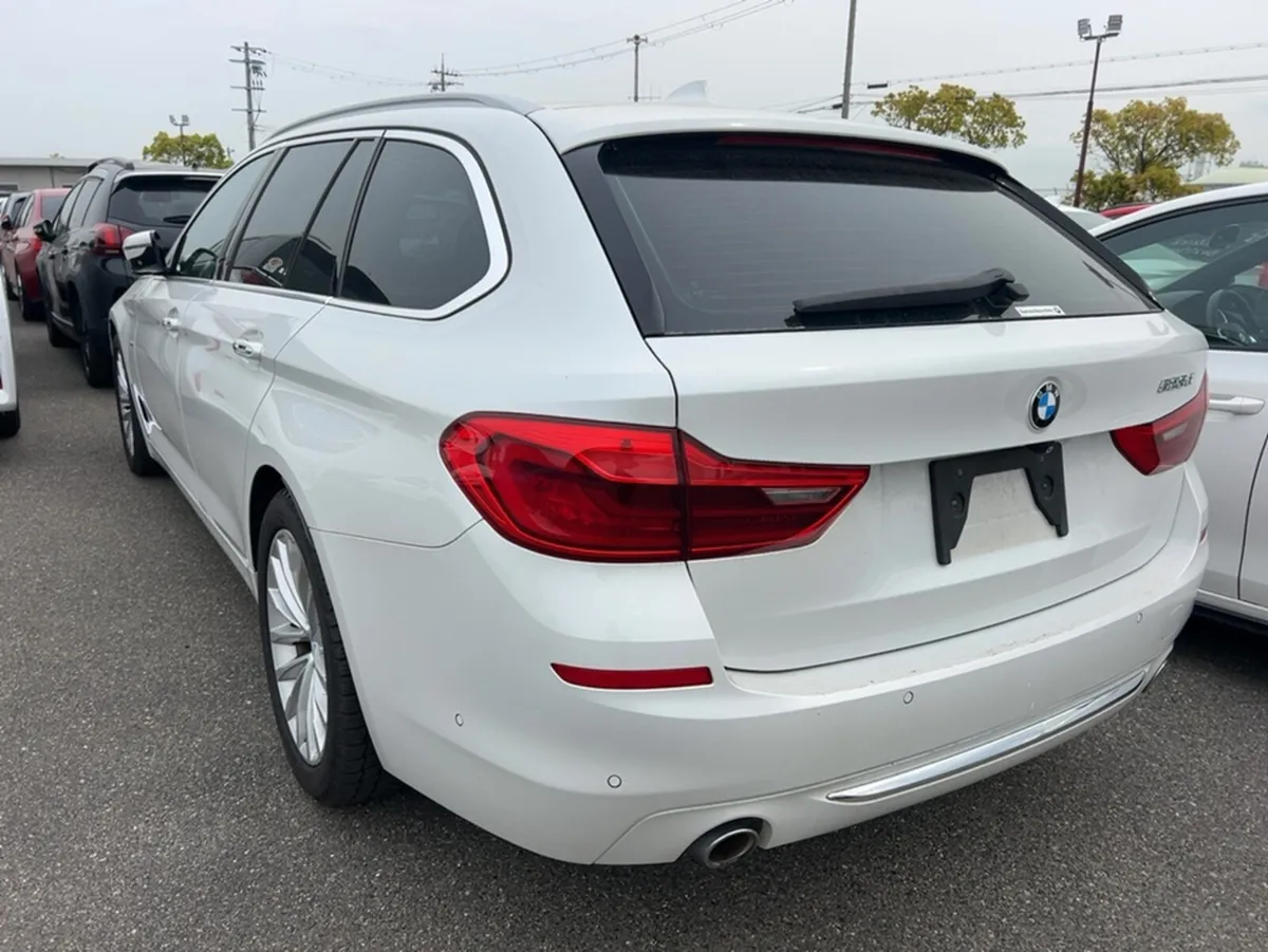 BMW 5-Series LUXURY 523D 2.0 DIESEL AUTOMATIC TOUR - Image 2