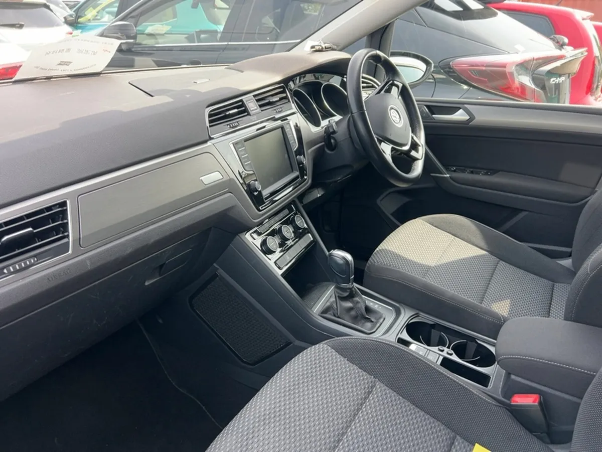 Volkswagen Touran COMFORTLINE1.4 PETROL AUTOMATIC - Image 3