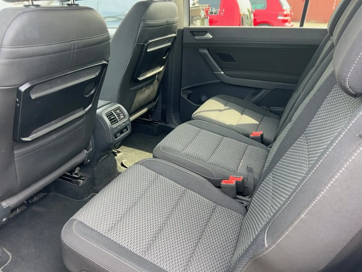 Volkswagen Touran COMFORTLINE1.4 PETROL AUTOMATIC - Image 4