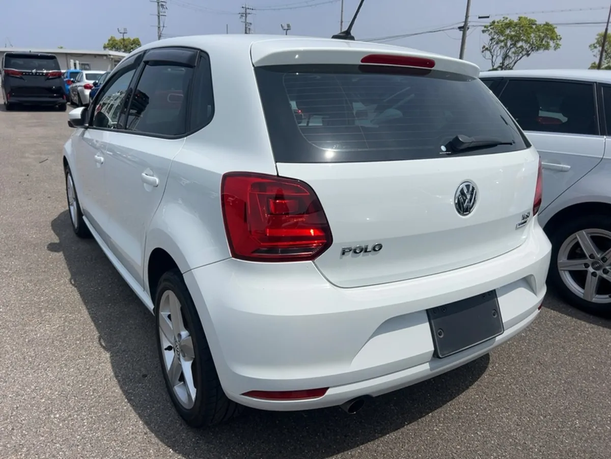 Volkswagen Polo HIGHLINE 1.2 PETROL AUTOMATIC 5DR - Image 2