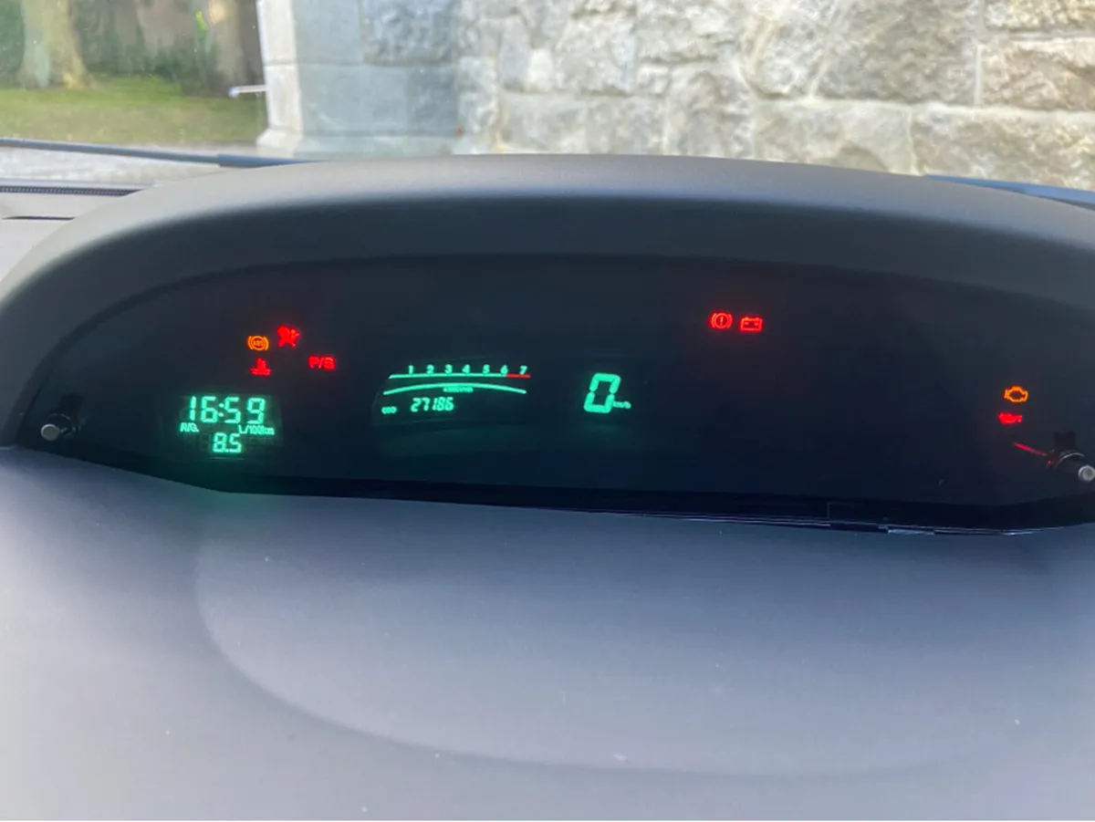 Toyota Yaris MC 1.0 TERRA 5DR - Image 2