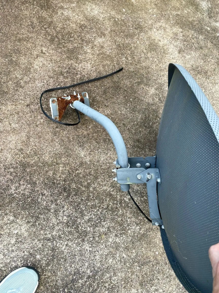 Satellite dish - Image 3
