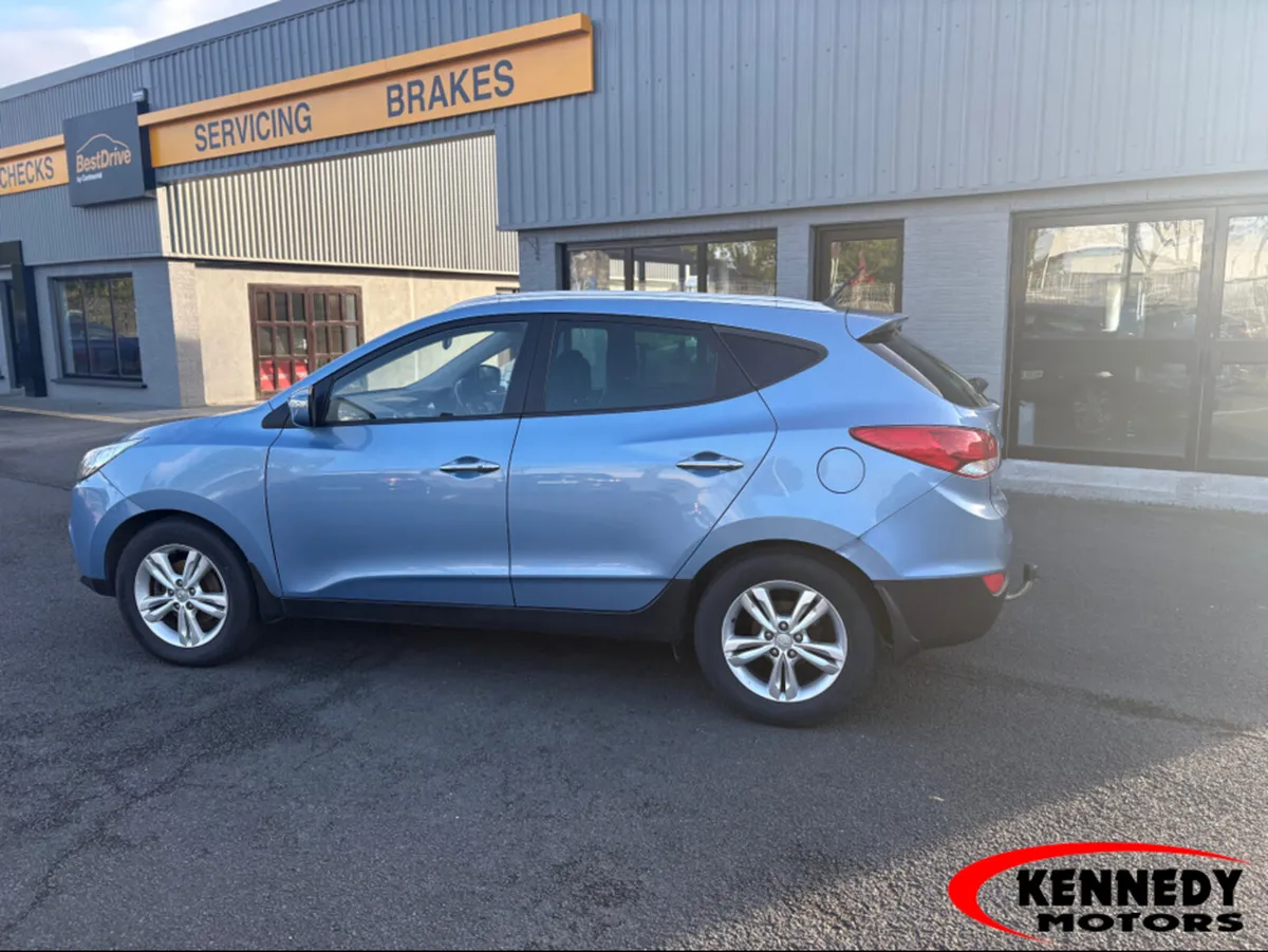 Hyundai ix35 1.7 CRDI PREMIUM 2WD 5DR - Image 2
