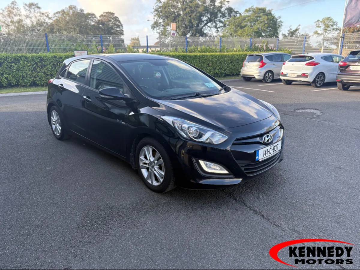 Hyundai i30 1.6 DSL DELUXE 4DR - Image 3