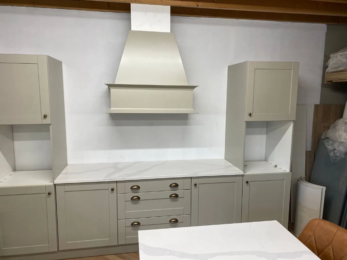 Painted kitchen es display - Image 1