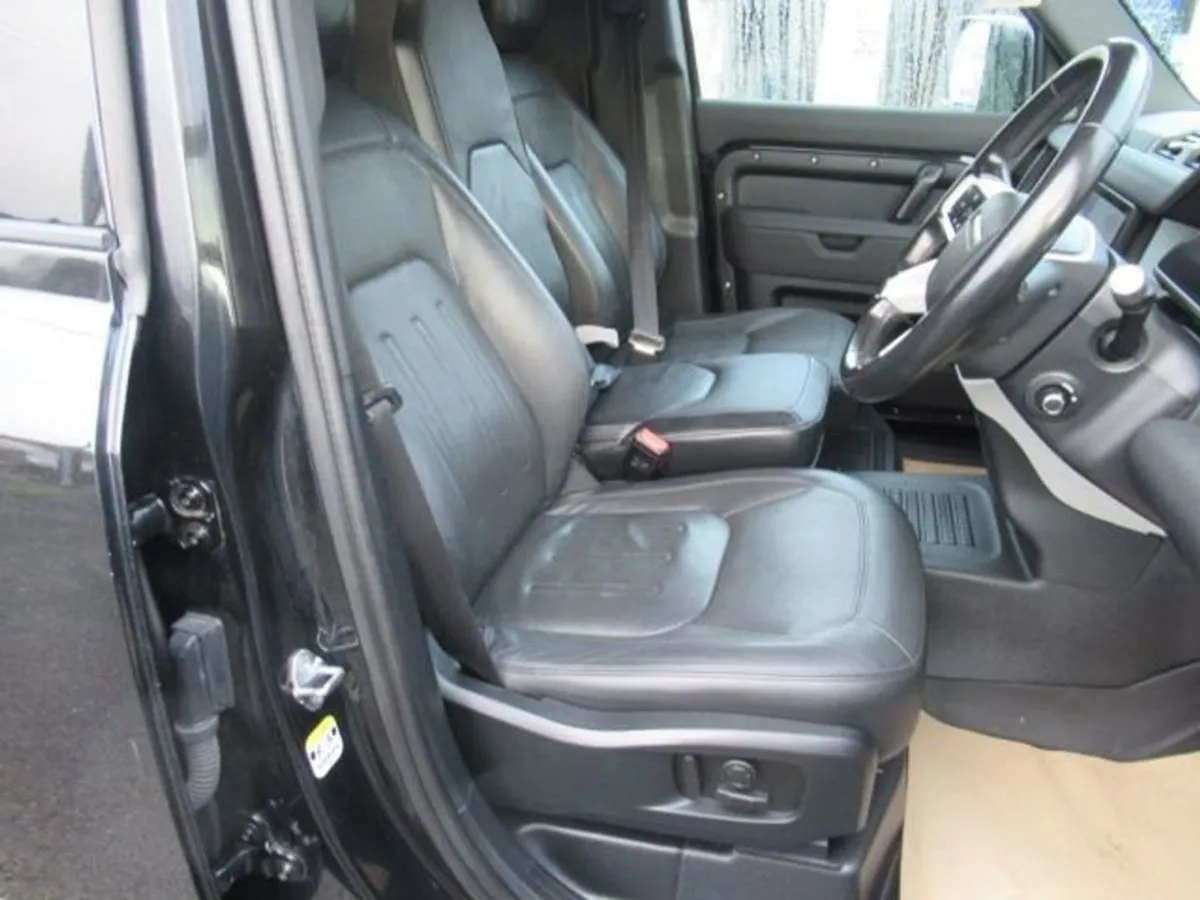 Land Rover Defender 3.0 D250 Mhev SE Hard Top SUV - Image 3