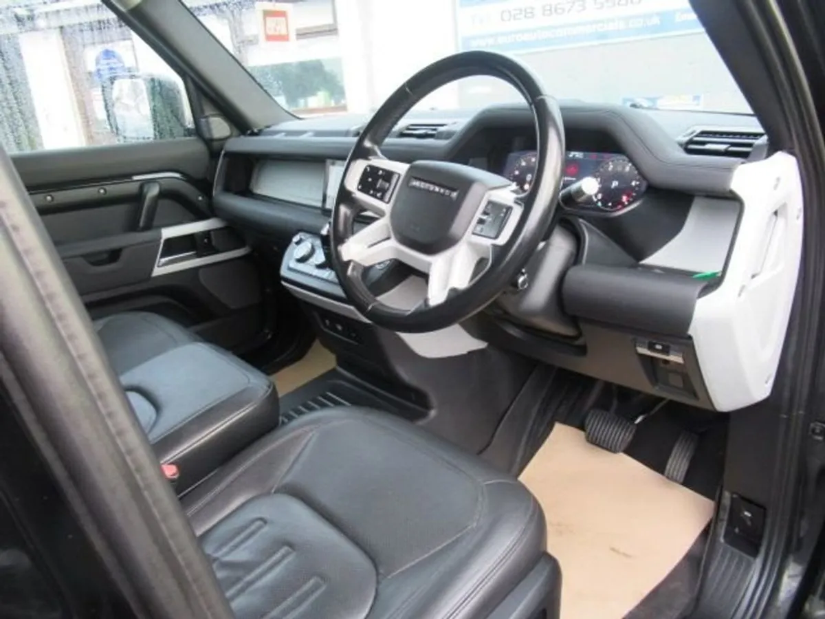 Land Rover Defender 3.0 D250 Mhev SE Hard Top SUV - Image 4