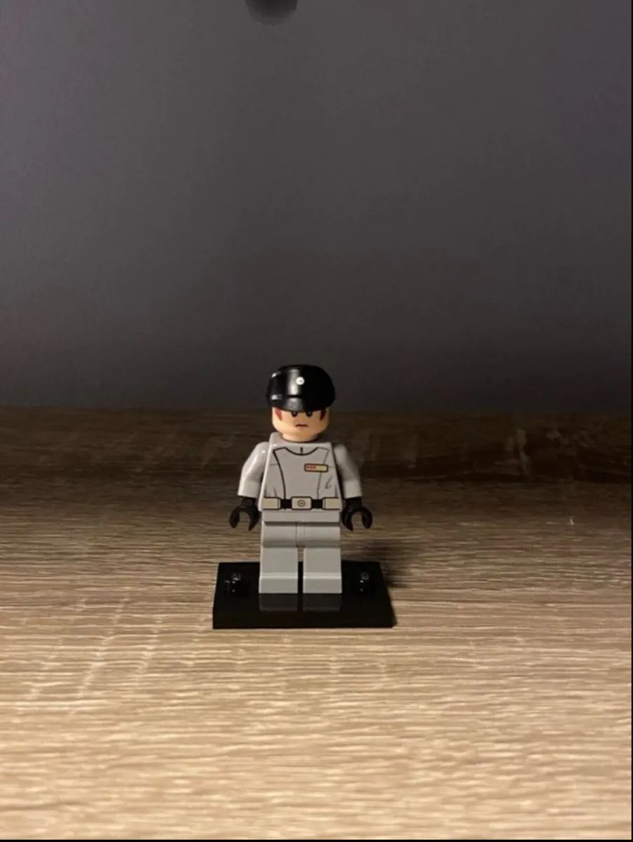 Lego Star Wars grey officer