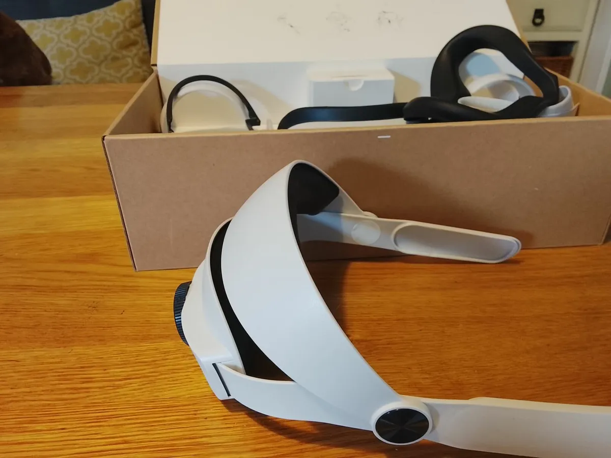 Meta Quest 2 with VR Head Set - Image 4