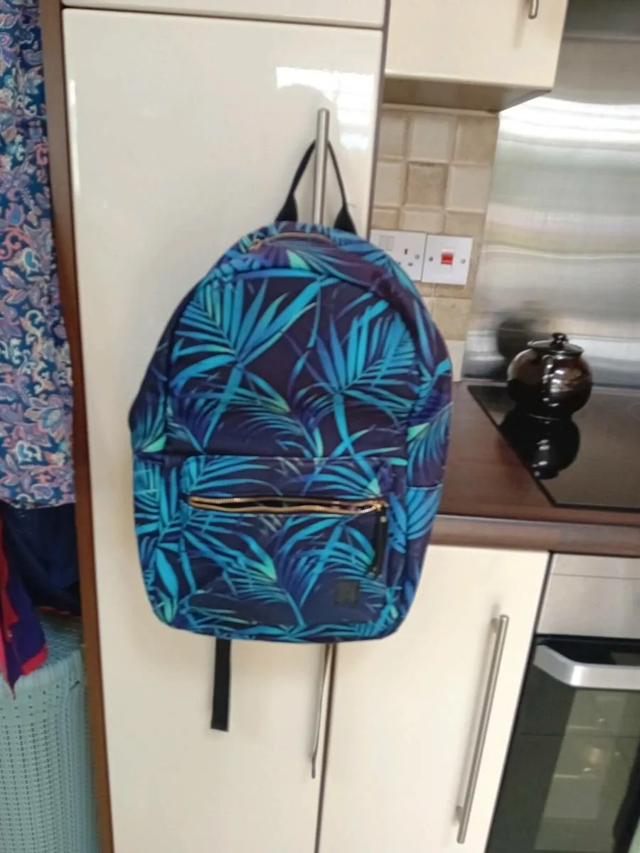 7 BACK PACKS ALL AS NEW - Image 4