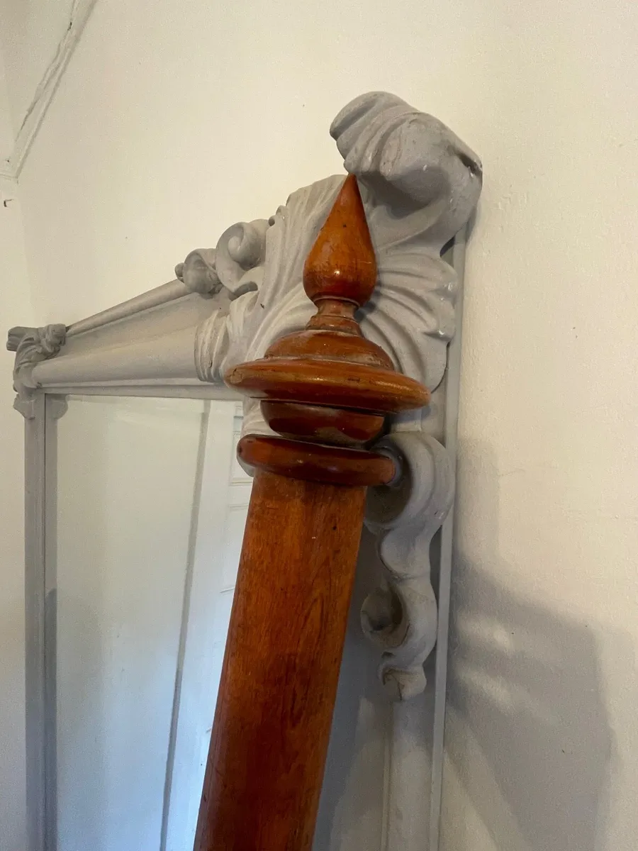 Solid oak curtain poles & lamp table - Image 2
