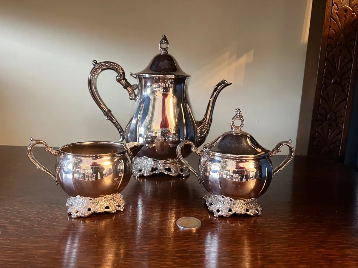 Vintage 3-Piece Tea Set – Teapot, Sugar & Creamer - Image 1