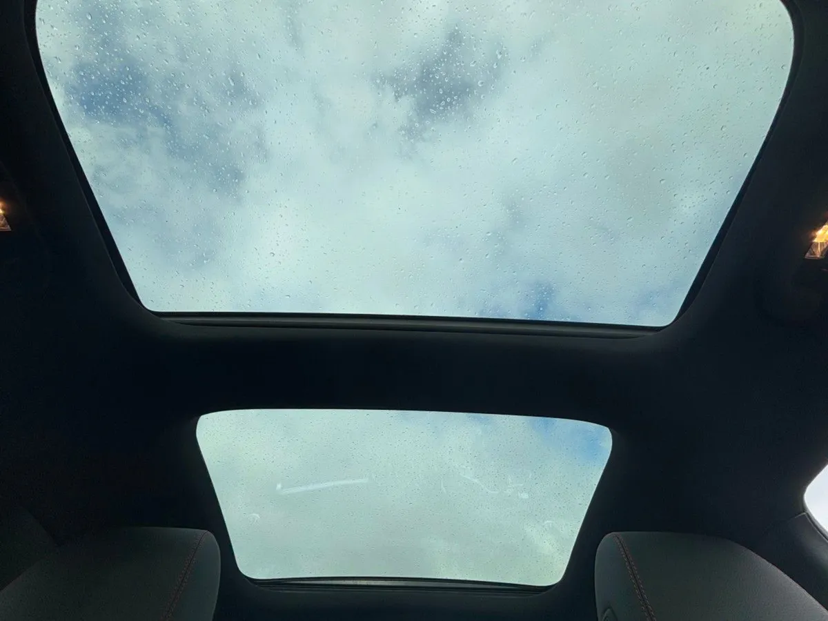 Mercedes-Benz EQB Sunroof 300 AMG Line Premium 4m - Image 3