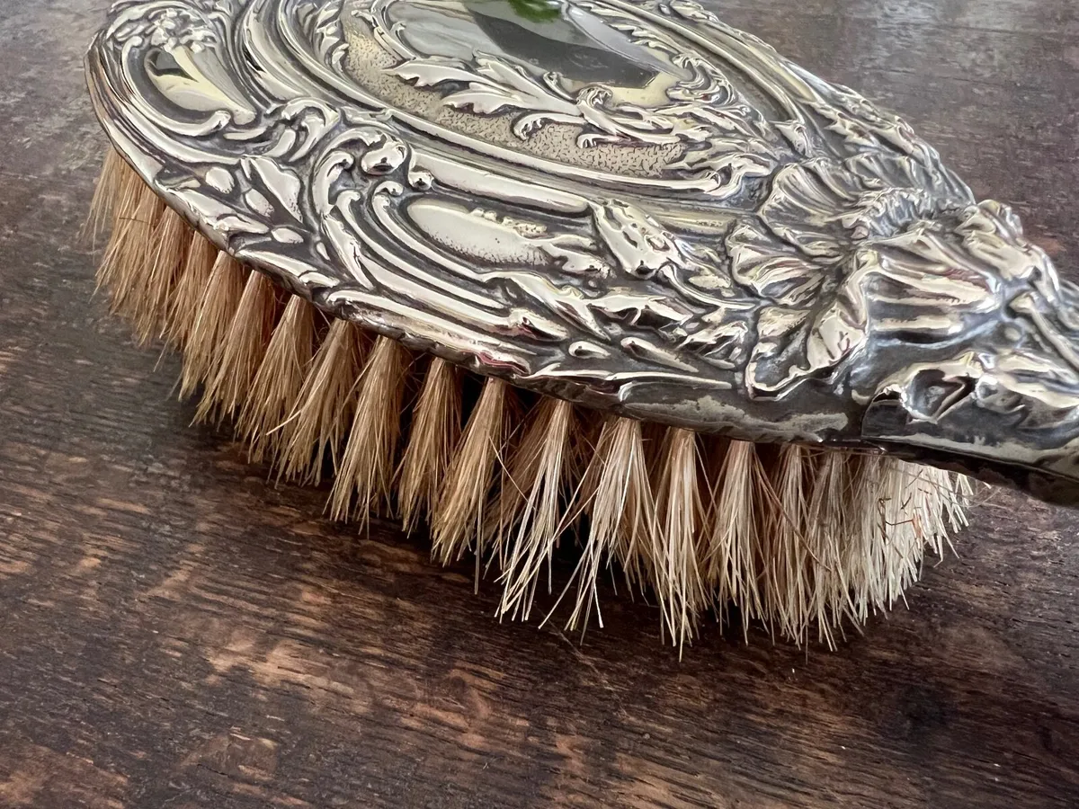 Vintage Ornate Vanity / Clothes Brush - Image 3